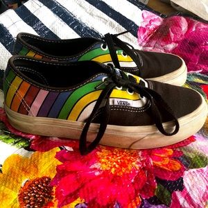 Unisex old school vans. Size 4 1/2.